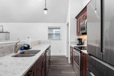 Cook delicious meals for breakfast, lunch, and dinner in this fully equipped kitchen. We suggest grabbing some seafood from a local market.