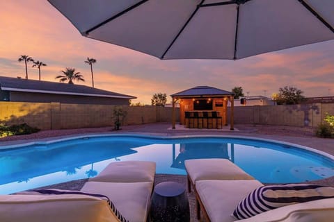 Amazing Pool w/Gazebo Bar