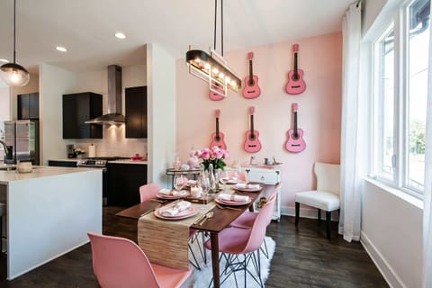 With seating for the whole group and that Opry spirit all around, every meal becomes part of the group getaway experience