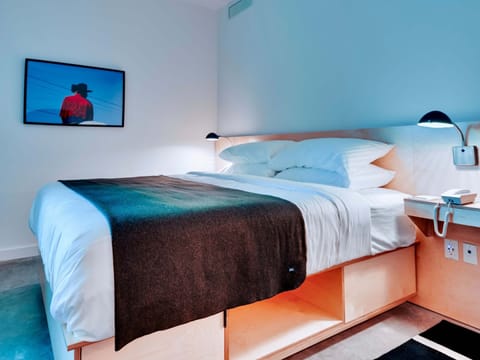 Standard King | In-room safe, individually decorated, individually furnished, desk