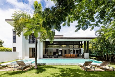 Welcome to Casa Moderna! Just minutes away from Playa Conchal.