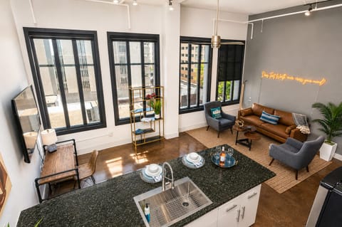 Relax in the spacious, beautifully designed living area, complete with cozy seating and chic decor, offering a perfect retreat after exploring Fort Worth’s lively downtown scene.