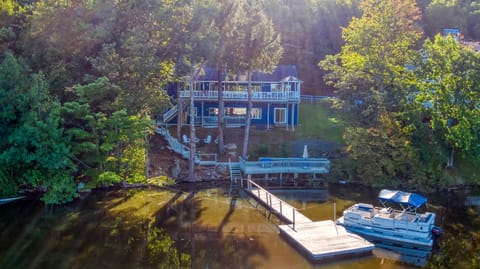 3 Sun Decks & boat dock. Rent a boat 500 feet away @ Swinging Bridge Marina! 