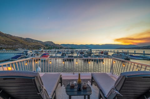 Please review listing description for more details - Catch sunrises, sunsets and shooting stars on the rooftop deck