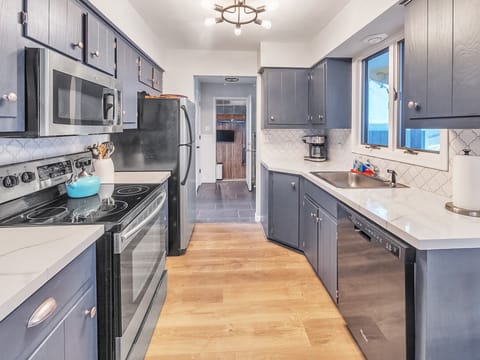 Updated kitchen with all the amenities 