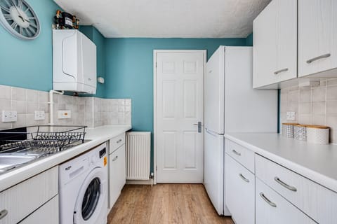 The kitchen has everything you need to prepare a home cooked meal