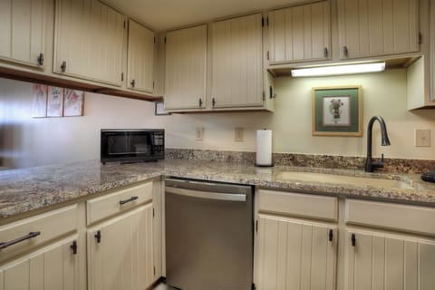 Full Kitchen with Dishwasher