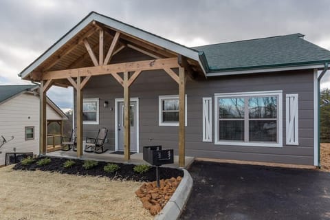 Brand New Stylish Cabin In Pigeon Forge!