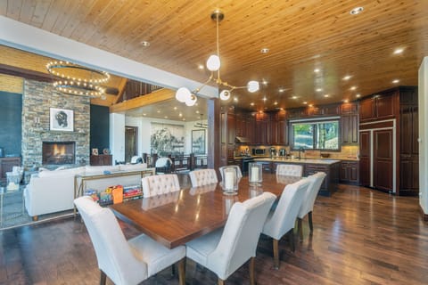 7.1-evergreen-telluride-dining - kitchn