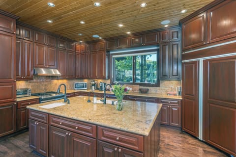 7.12-evergreen-telluride-kitchen
