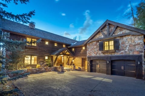 1.01-country-club-estate-mountain-village-exterior-front