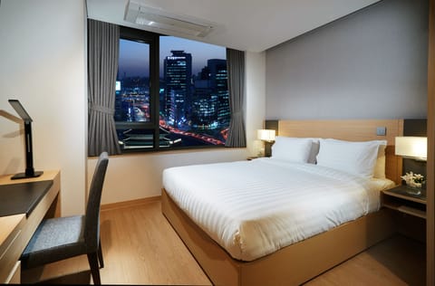 In-room safe, desk, laptop workspace, blackout drapes