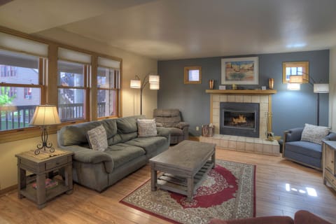 Ferringway #13 - One Level, Fireplace