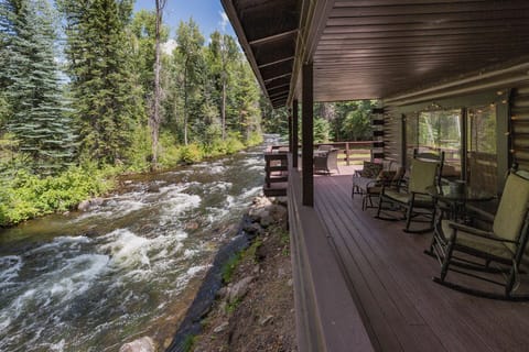 Covered deck right on the Florida River