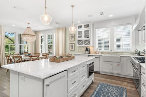 The Shell - Seaside - Living, Dining, and Kitchen Area