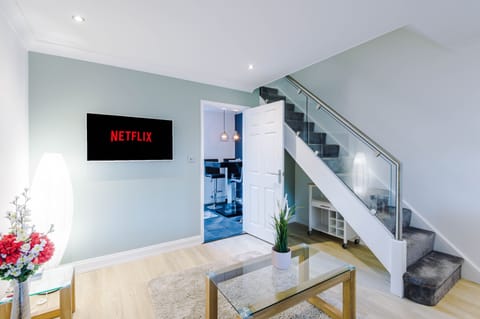 House | Living area | Flat-screen TV