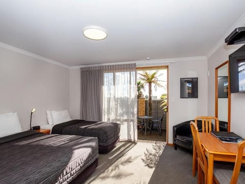 Queen and  Single Studio | Premium bedding, blackout drapes, iron/ironing board, cribs (surcharge)