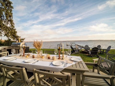 Spacious patio with outdoor kitchen