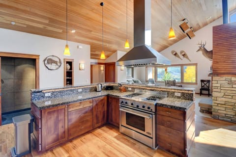 Fully Equipped Chef's Kitchen