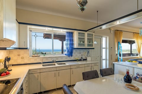 Comfort Apartment | Private kitchen | Coffee/tea maker, electric kettle, toaster, highchair