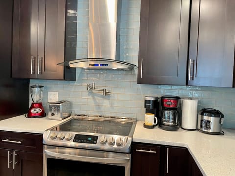 Blender, Toaster, Coffee Pots, Tea Kettle, Rice Cooker, Outdoor electric grill