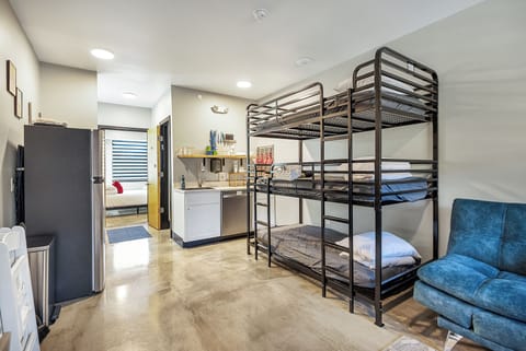 Family suite with private queen room