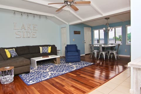 Come Stay Lake Side!