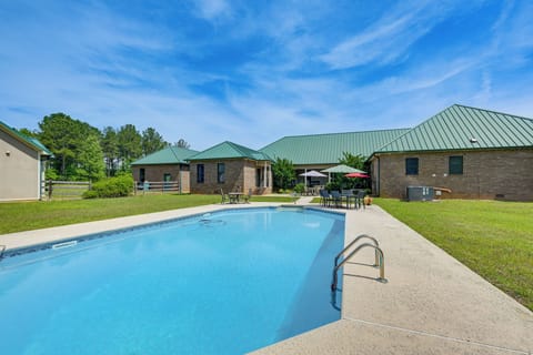 Elko Vacation Rental | 4BR | 3BA | 5,277 Sq Ft | 4 Exterior Stairs Required