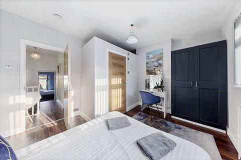 House | 3 bedrooms, iron/ironing board, free WiFi, bed sheets