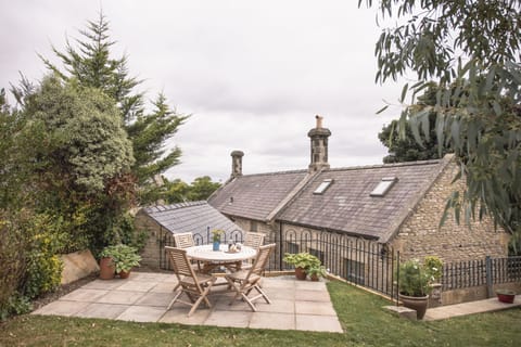 Poacher's Cottage, Leyburn: Roof top views from the garden