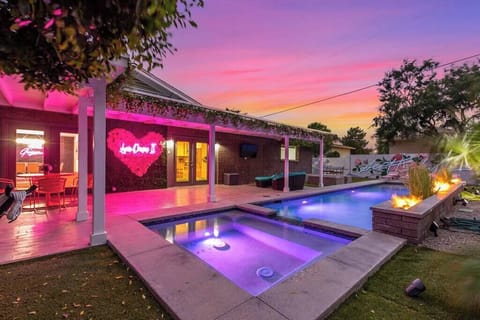 Welcome to Love Oasis II – Scottsdale’s newest -and dare we say upgraded - version of the highly sought-after Love Oasis vacation home, which recently went viral over social media. Breathtaking floral décor and endless photo opportunities!