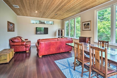 Austin Vacation Rental Home | 2BR | 1BA | 1,400 Sq Ft | Stairs Required