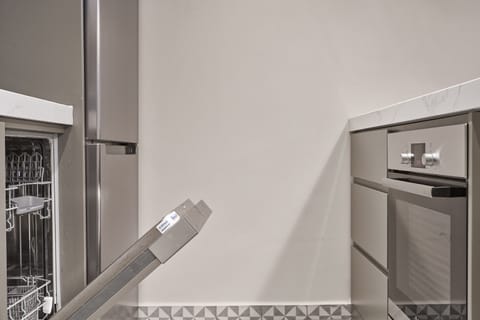 Luxury Apartment | Private kitchen | Fridge, stovetop, highchair, cookware/dishes/utensils