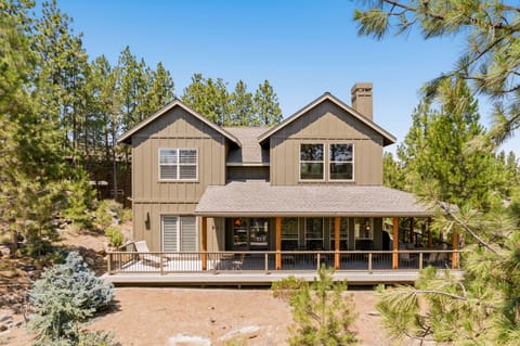 The front of the house is actually around back overlooking the Deschutes.
