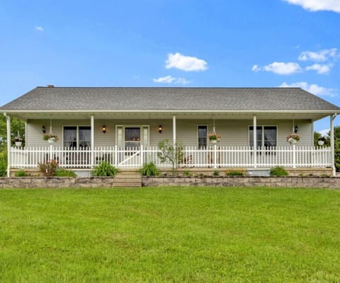 Welcome to Oregon Hill Four Seasons hosted by MVR Vacation Rentals - call 570-948-1293 to book! 