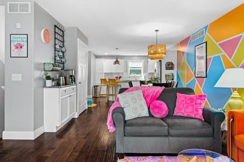 Vibrant spaces that bring joy to every moment. 🛋️