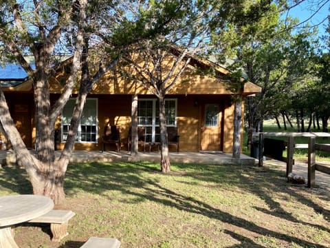 River Cabin B - Front Area