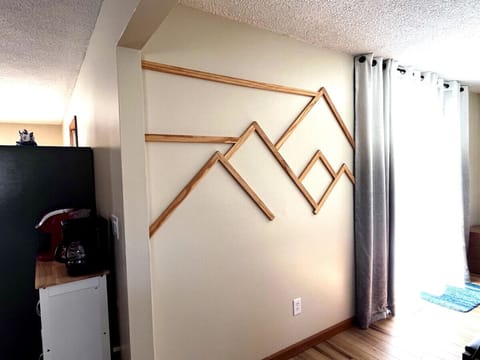 Dining Room & Entry Wall