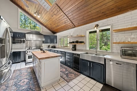 Newly renovated chef's kitchen!