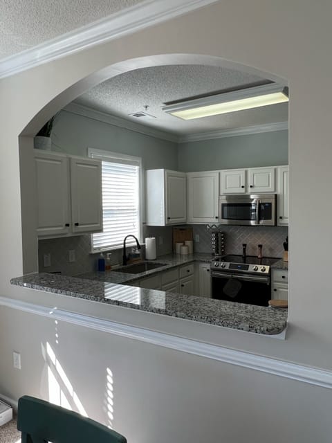 Fully stocked kitchen!