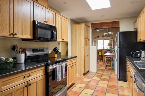 Kitchen looking toward LR/DR.