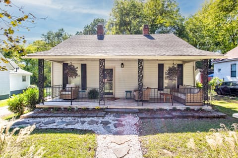 Spacious Front Porch