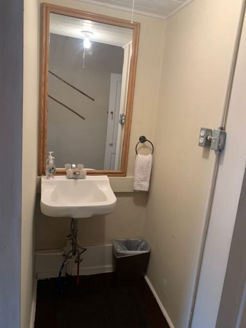 1/2 Bathroom