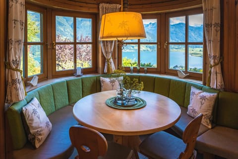 Panoramic Chalet | In-room dining