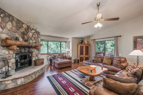 Studio (3 Bedrooms) | Front of property