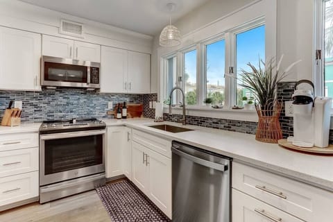 Kitchen, stainless steel appliances