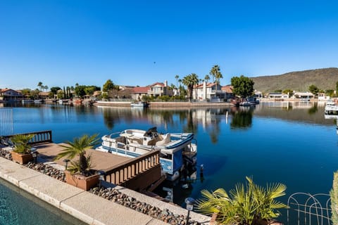 Beautiful Lake Views / Electric Pontoon Boat