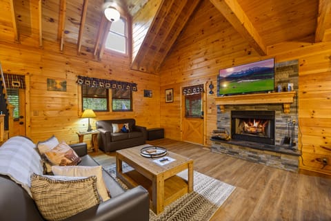 The warm, open living room of Rocky Top Retreat!