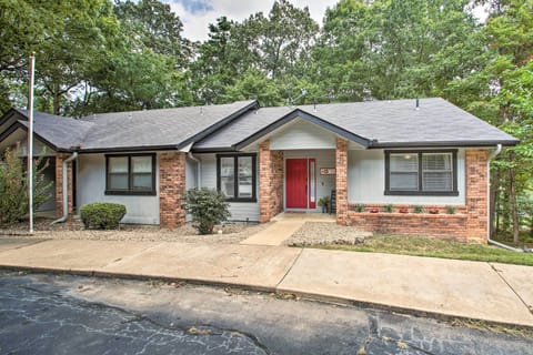 Hot Springs Vacation Rental | 2BR | 2BA | 1,120 Sq Ft | Stairs Required