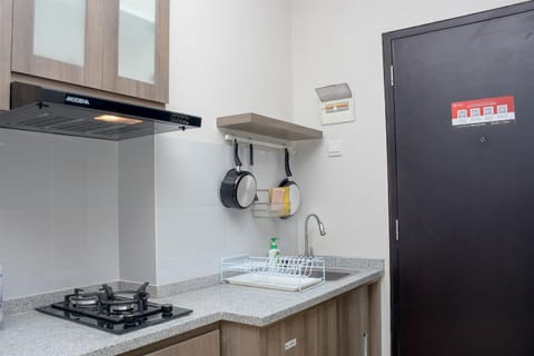 Room | Private kitchen | Fridge, stovetop, electric kettle, cookware/dishes/utensils